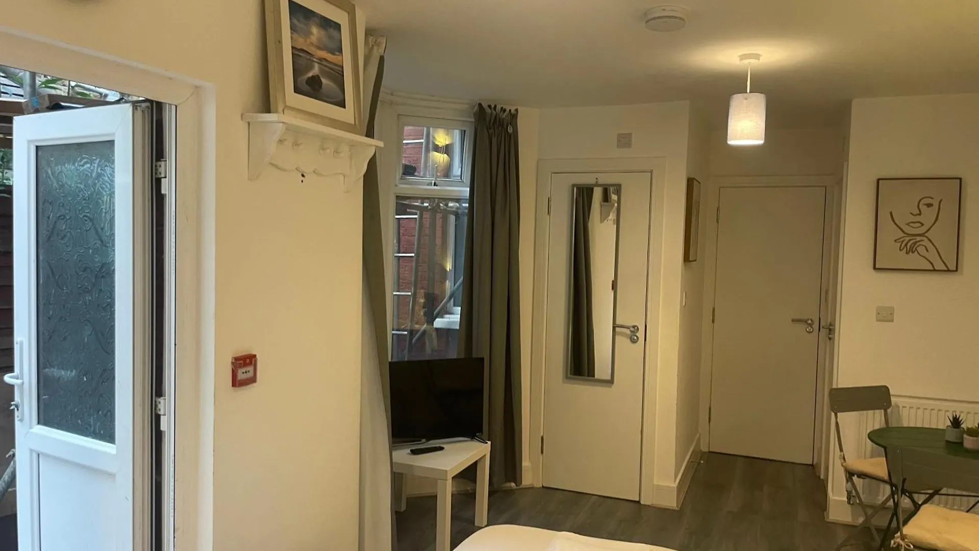Amazing Studios 2 - East London Apartment
